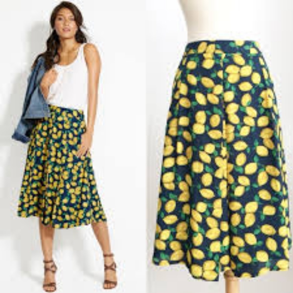 The Limited Midi-length skirt, pleated with lemons